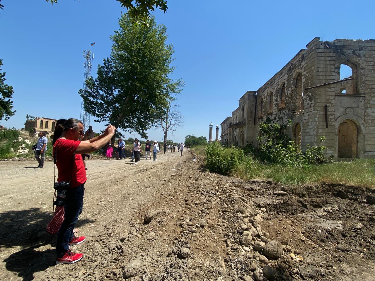 Foreign bloggers witness Armenian-inflicted destruction in Aghdam [PHOTO]