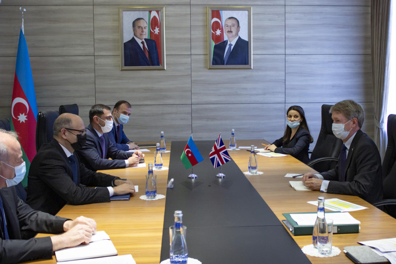 Azerbaijan, UK mull energy cooperation