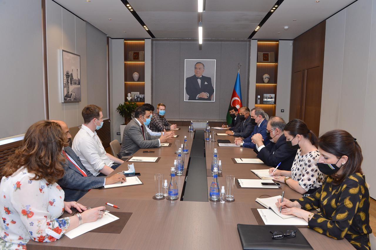 Azerbaijani Foreign Minister meets UK delegation [PHOTO]