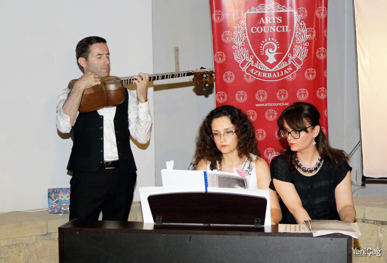 Music lovers gather in Icherisheher [PHOTO]