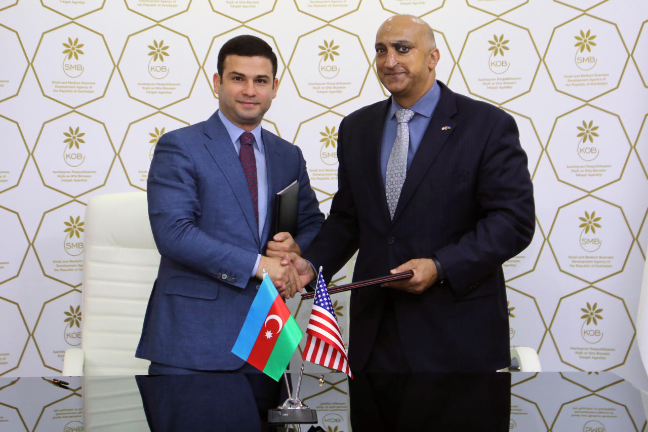 Azerbaijan, US ink MoU on cooperation in SMBs [PHOTO]