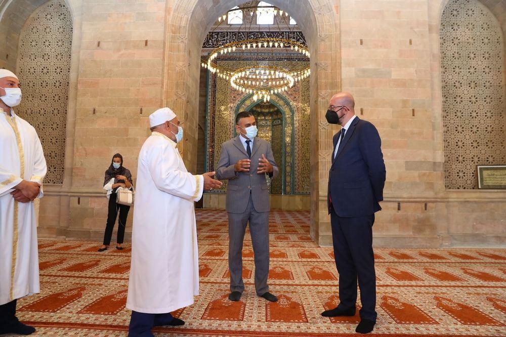 President of European Council visits Shamakhi Juma Mosque (PHOTO)