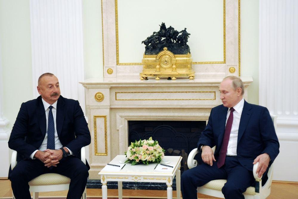 President Ilham Aliyev arrives on working visit to Russia [PHOTO]