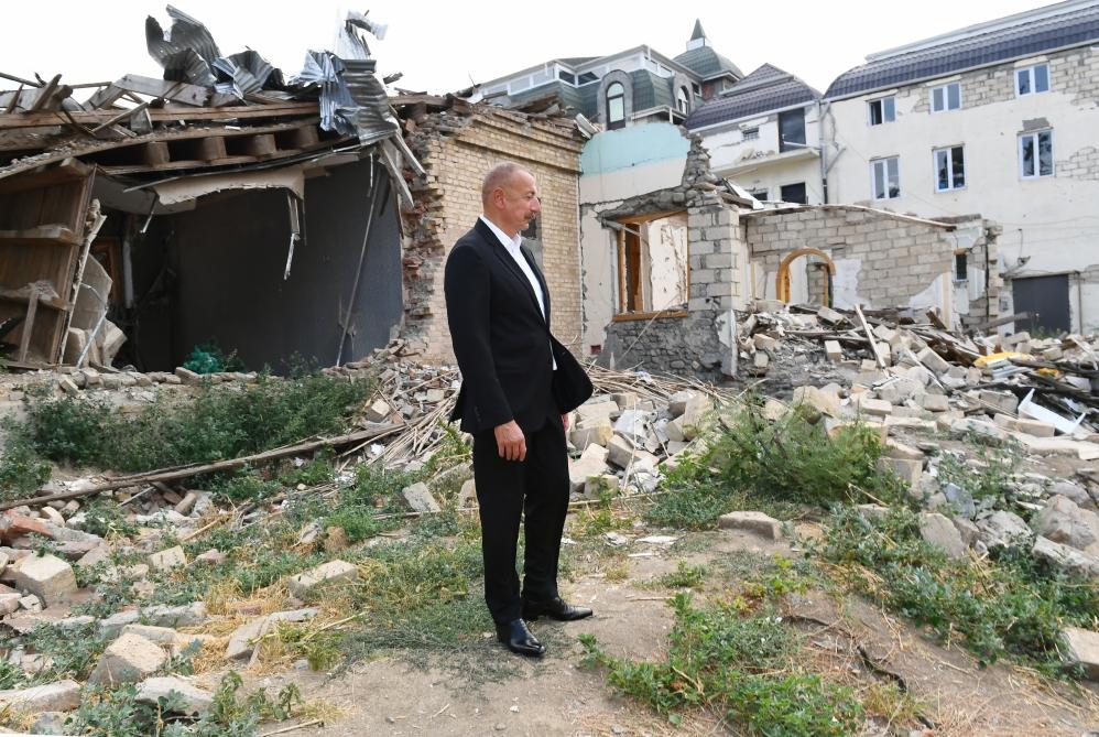 Ilham Aliyev views consequences of Armenia's missile attacks in Ganja [PHOTO] - Gallery Image