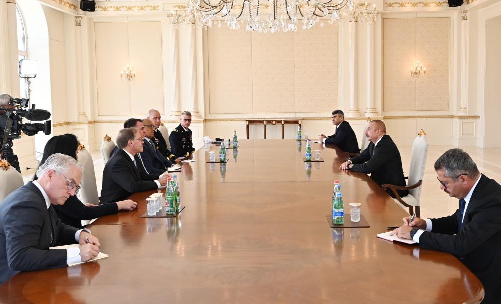 Ilham Aliyev receives Oklahoma governor [UPDATE]