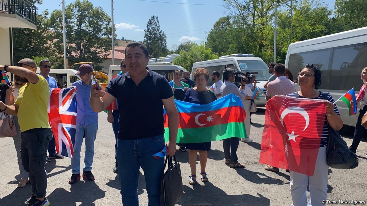 Azerbaijanis living abroad arrive in Shusha [PHOTO]