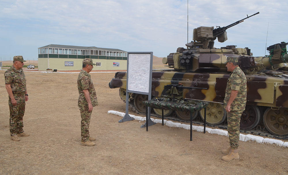 Azerbaijani defense minister inspects training programs [VIDEO]