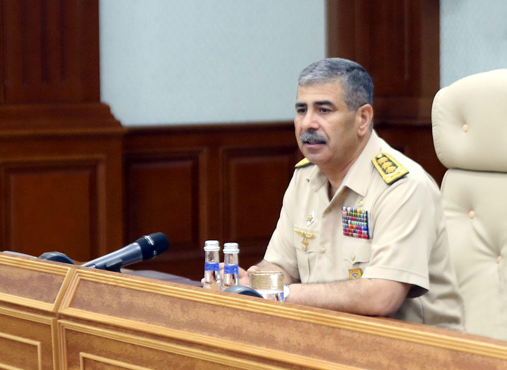 Defence Minister orders command staff to be ready for Armenian provocation