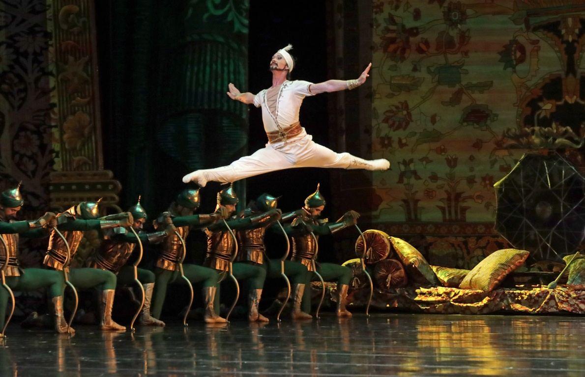 Exciting story of Scheherazade thrills ballet lovers [PHOTO] - Gallery Image