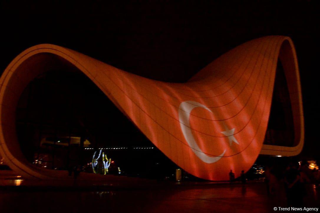 Building of Heydar Aliyev Center lights up in colors of Turkish flag [PHOTO]