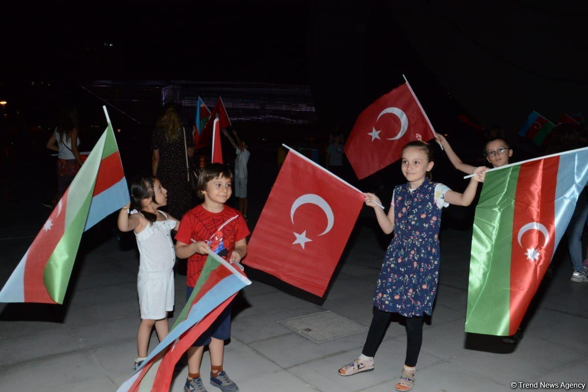 Building of Heydar Aliyev Center lights up in colors of Turkish flag [PHOTO] - Gallery Image