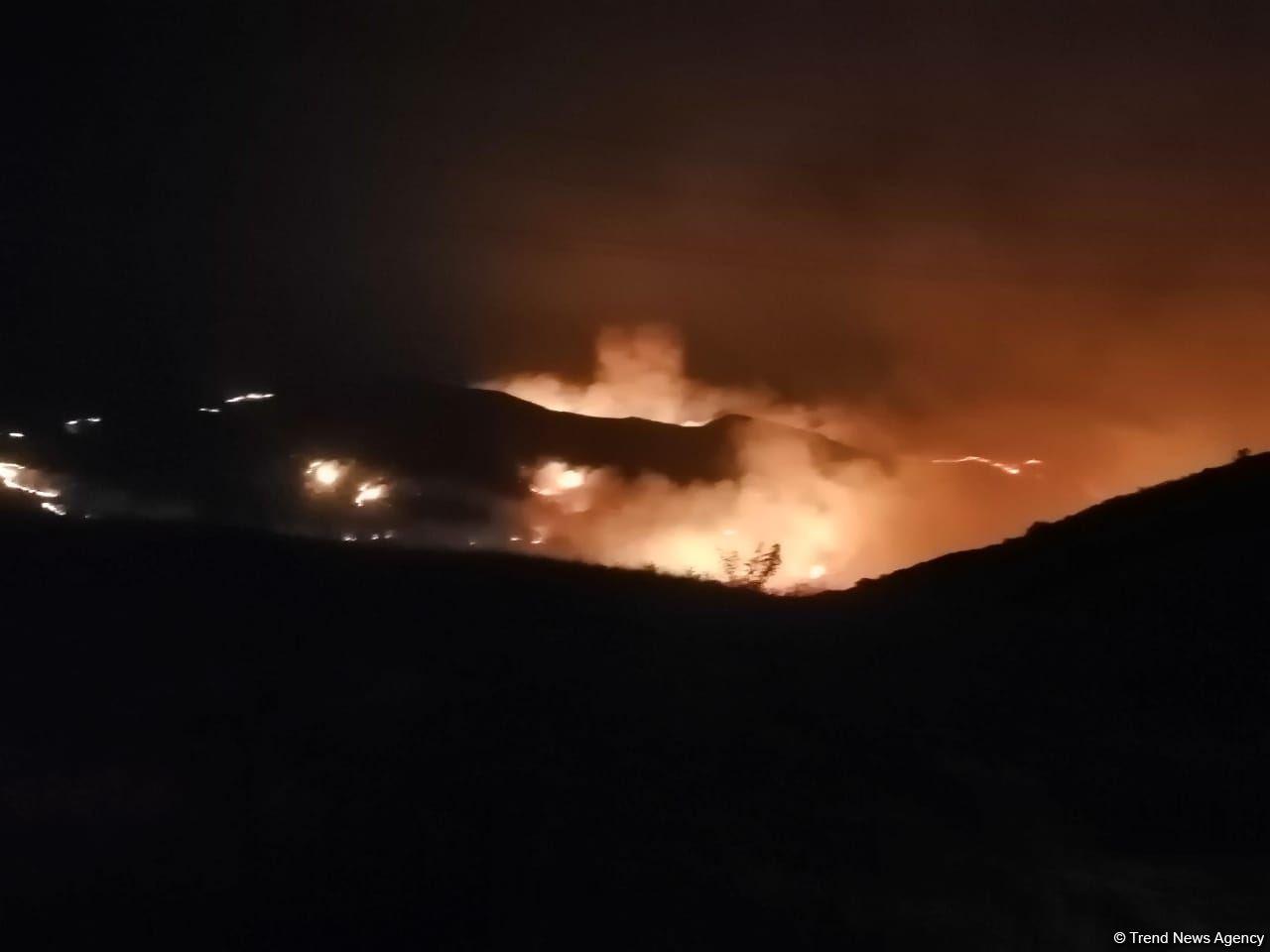 Fire in Aghsu region spreads to forest belt (PHOTO/VIDEO)