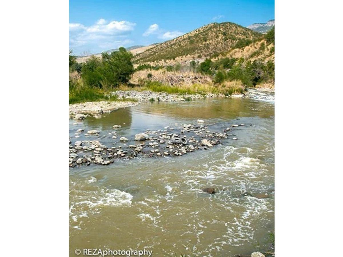 Photographer Reza Deghati names pollution of Okhchuchay river ecological disaster (PHOTO)