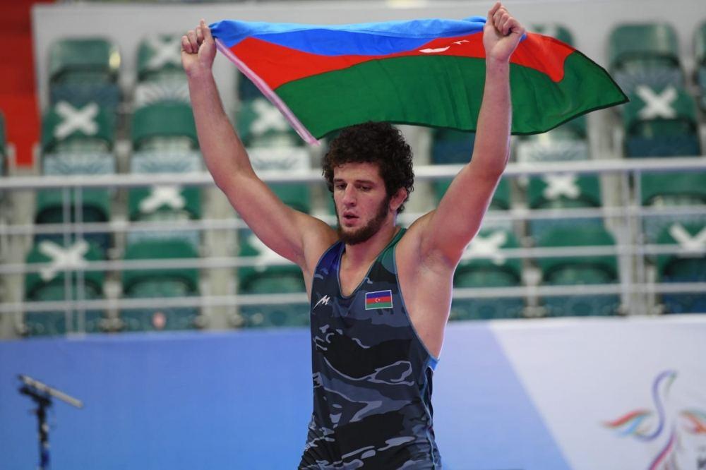Azerbaijani freestyle wrestlers win 7 medals in Russia [PHOTO]