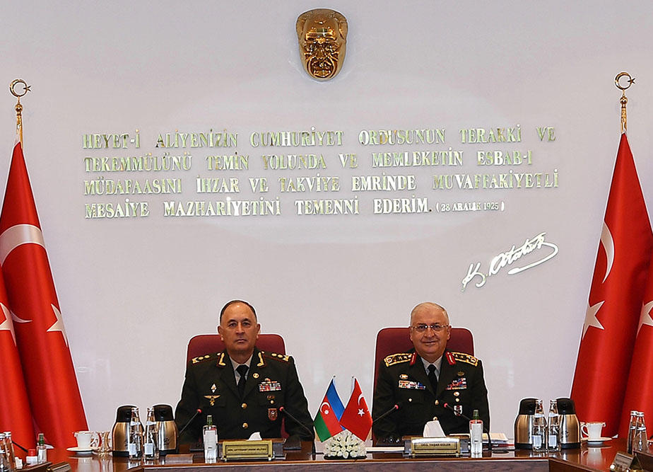Azerbaijani, Turkish top defence officials eye military co-op [PHOTO]