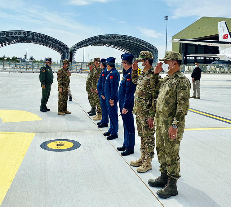 Azerbaijan's top defence officials off to Turkey