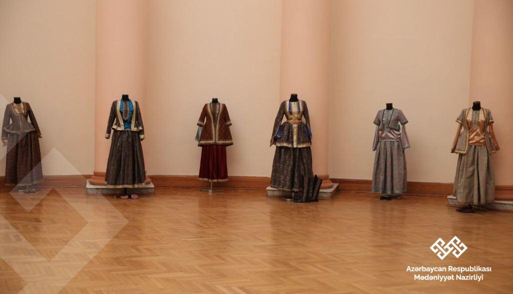 Standarts of traditional dress presented in Baku [PHOTO] - Gallery Image