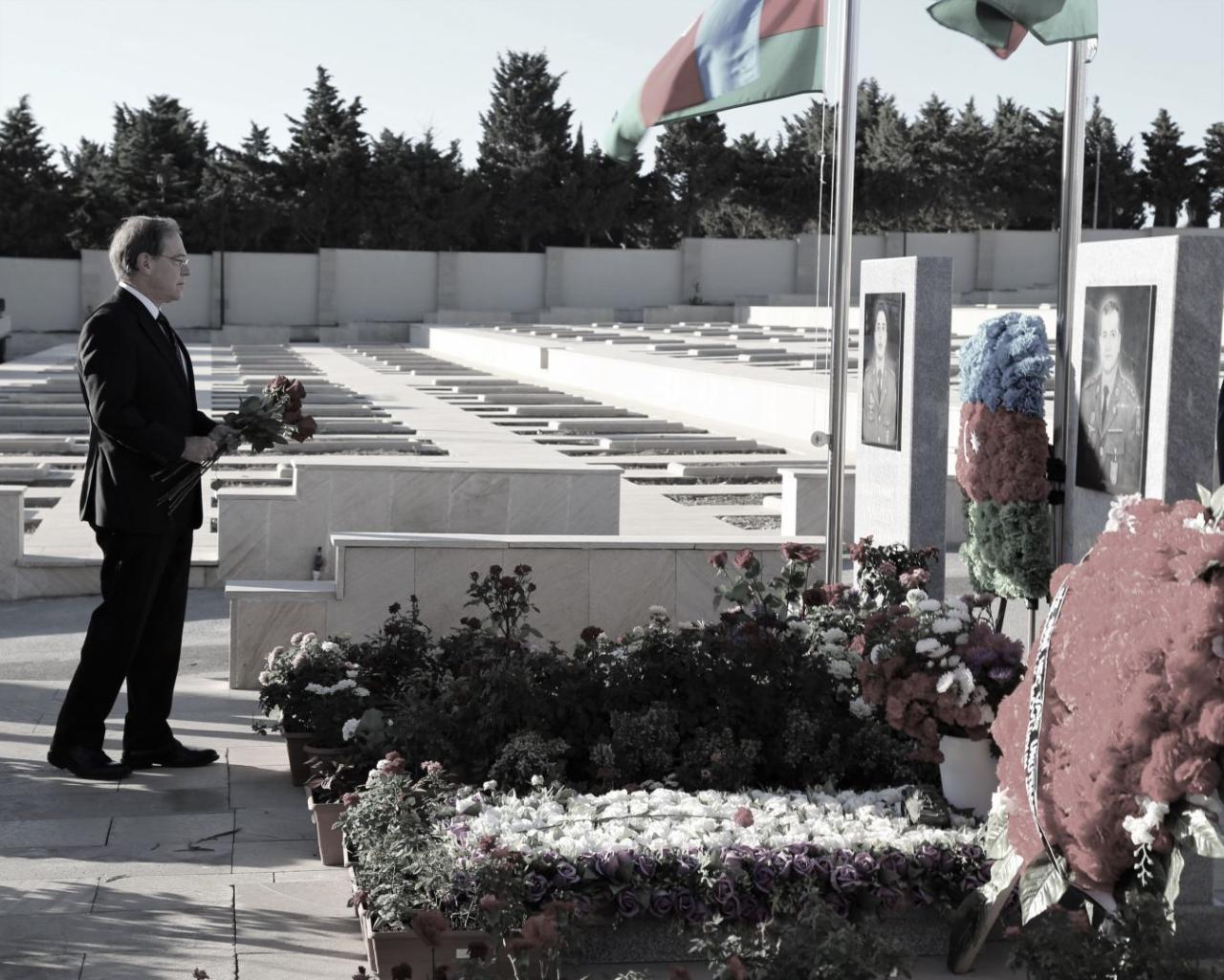 US ambassador pays respects to Azerbaijani martyrs of Karabakh conflict