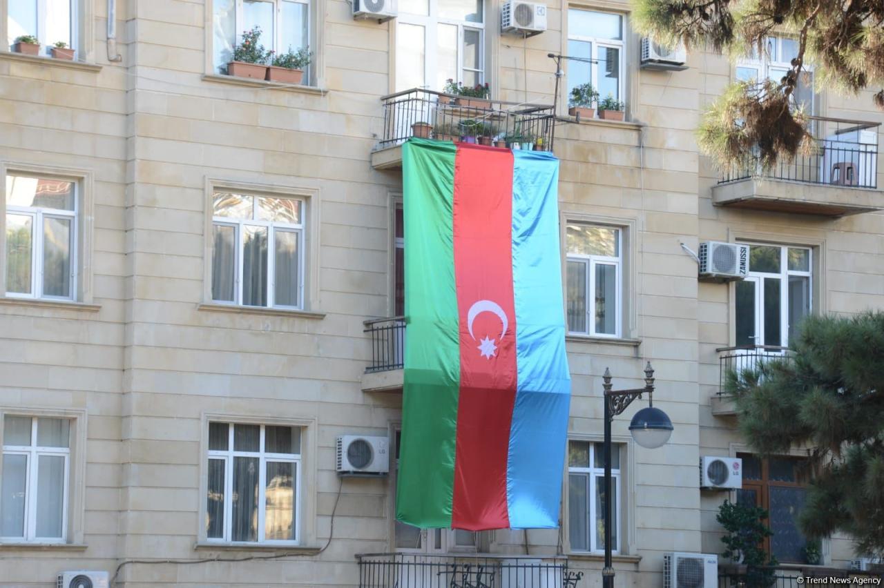 Streets of Baku decorated with Azerbaijani flags on Remembrance Day [PHOTO]