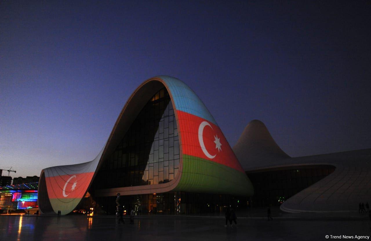 Heydar Aliyev Center in Baku illuminated with colors of National Flag of Azerbaijan [PHOTO] - Gallery Image