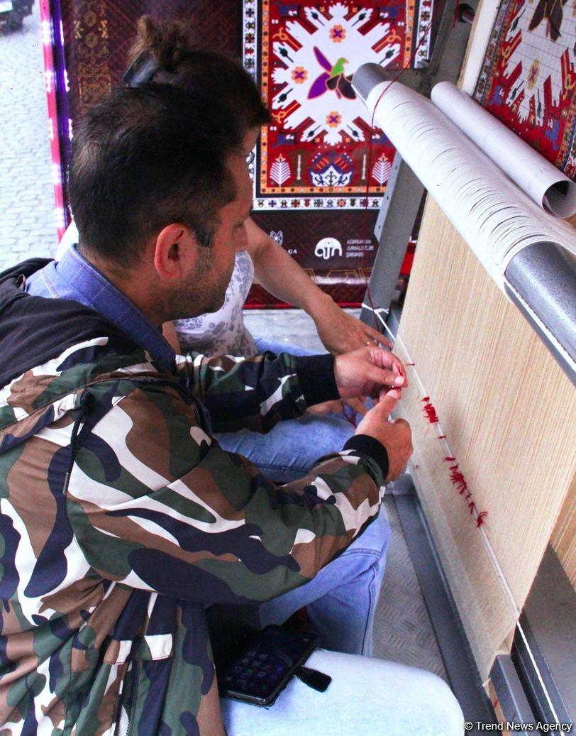 Carpet weaving art unites people across country [PHOTO] - Gallery Image