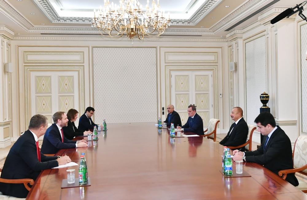 President, Czech FM eye wide range of cooperation [UPDATE]