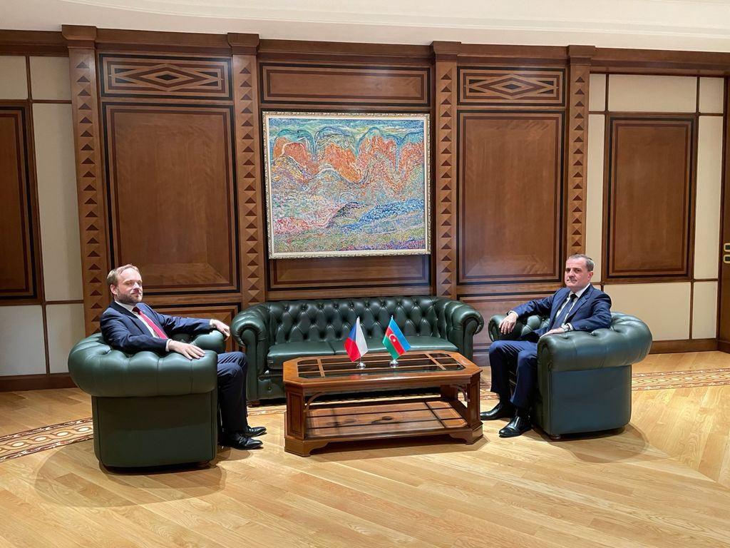 Azerbaijani FM receives Czech counterpart