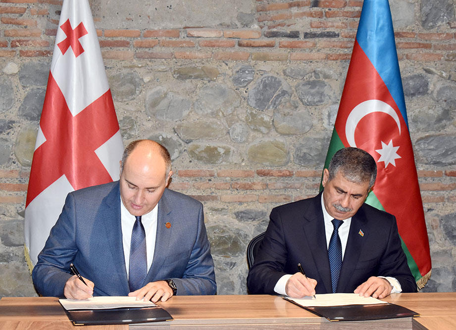 Azerbaijan, Georgia ink military cooperation plan [PHOTO]