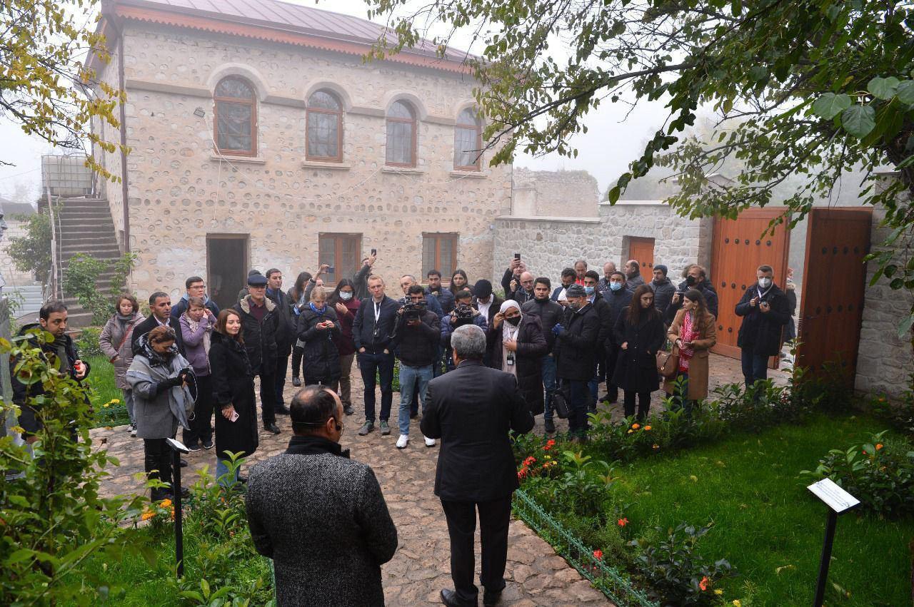 Press attachés, foreign journalists visit Shusha [PHOTO]