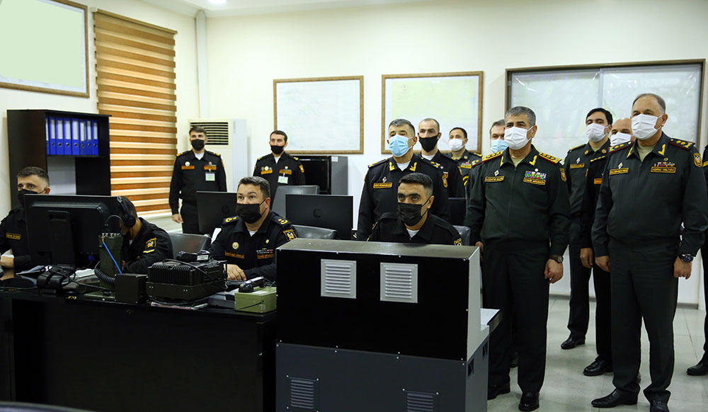Azerbaijan’s top brass inspects navy command staff drills