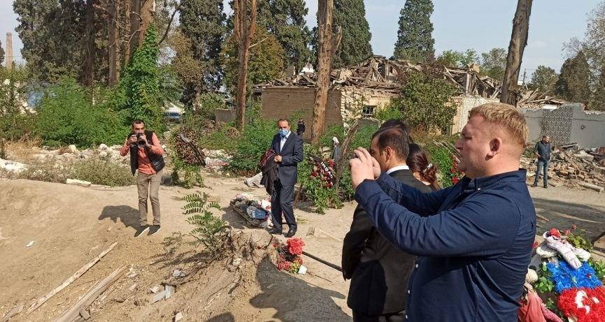 Ukrainian MPs visit Ganja where cilivians died as result of missile attacks by Armenia [PHOTO]
