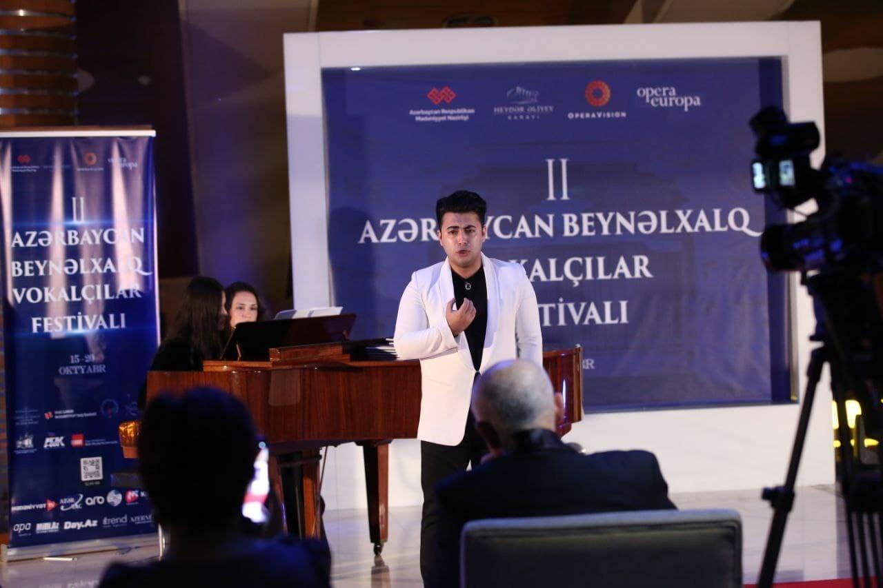 Book about opera art presented in Baku [PHOTO]