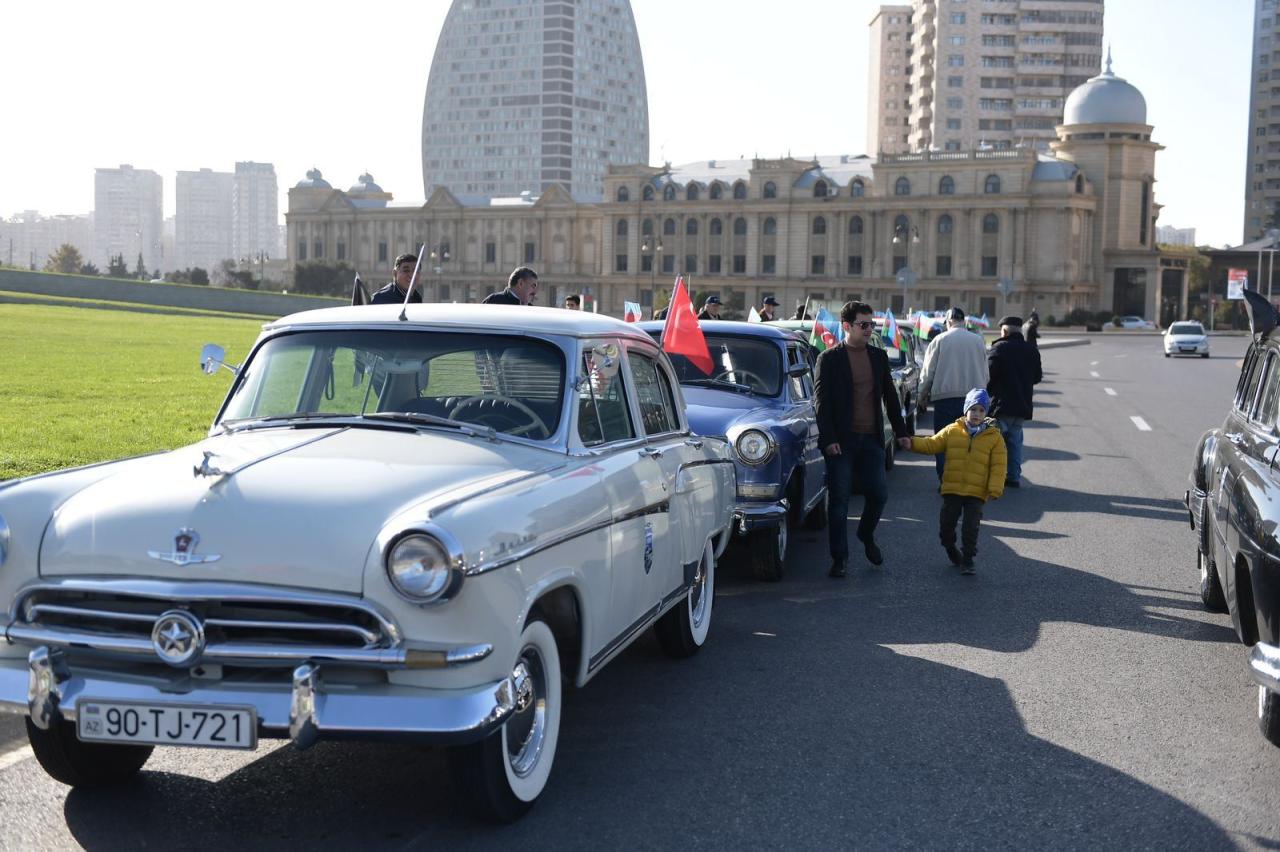 Spectacular classic cars parade held in Baku [PHOTO] - Gallery Image