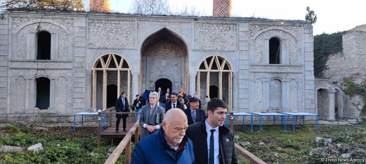 Global Baku Forum participants visit Yukhari Govhar Agha Mosque [PHOTO]