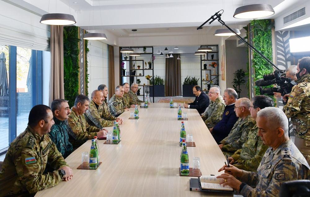 President Ilham Aliyev receives delegation led by Turkish National Defense Minister [PHOTO]