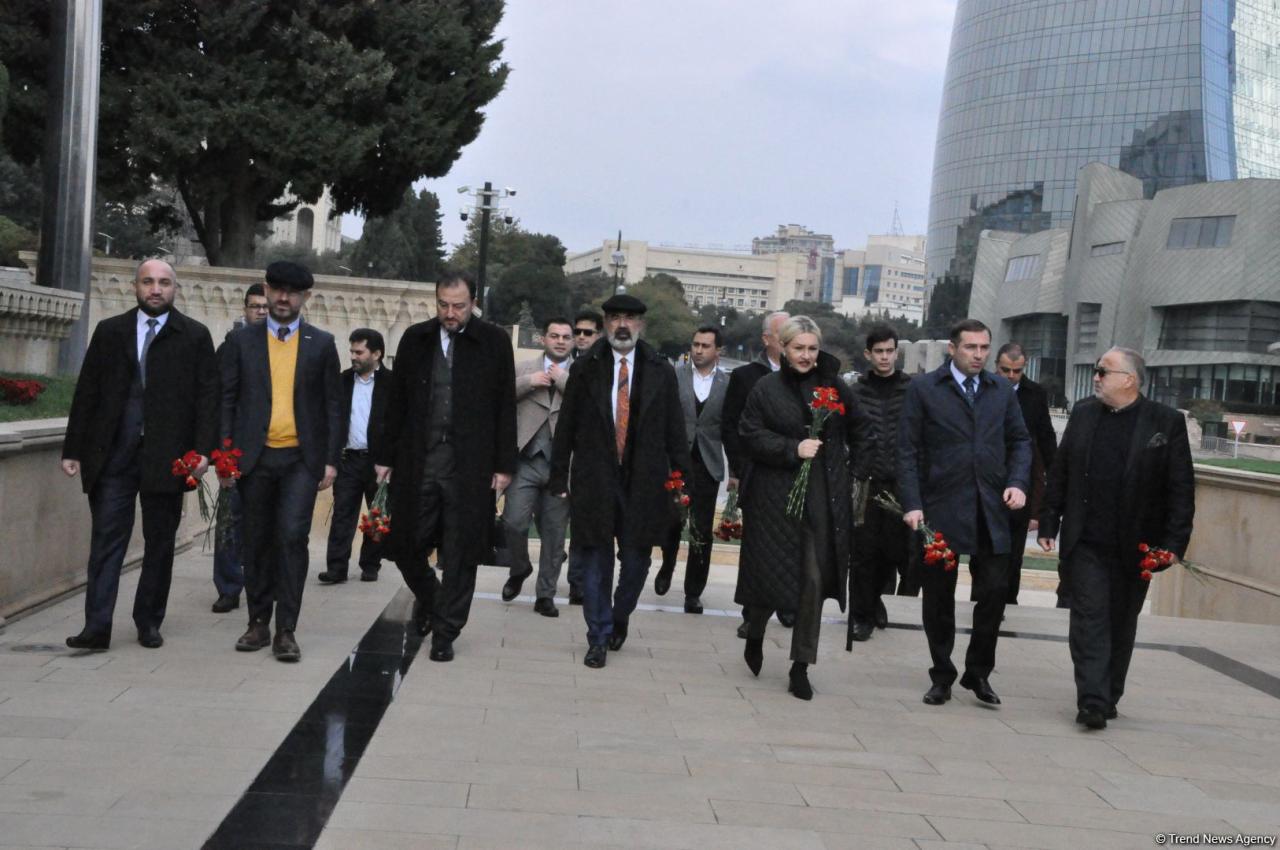 Reps of International Business Forum, MUSIAD visit Alley of Martyrs in Azerbaijan [PHOTO]