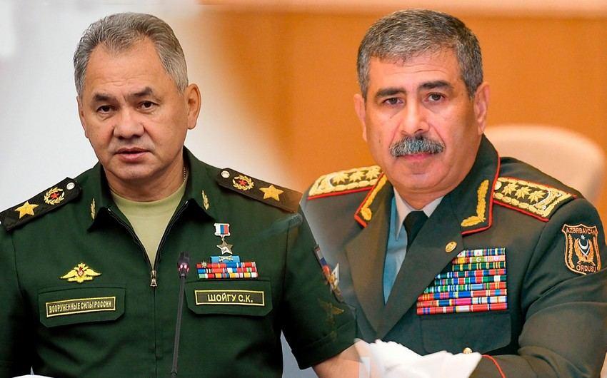 Azerbaijani, Russian defence chiefs mull situation on border with Armenia