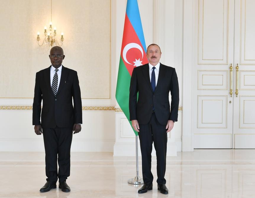 Ilham Aliyev receives credentials of incoming Ugandan ambassador [PHOTO]