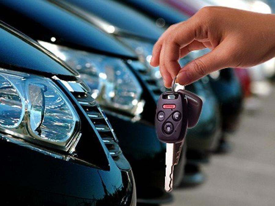 Azerbaijani parliament approves amendment to law in connection with purchase, sale of cars