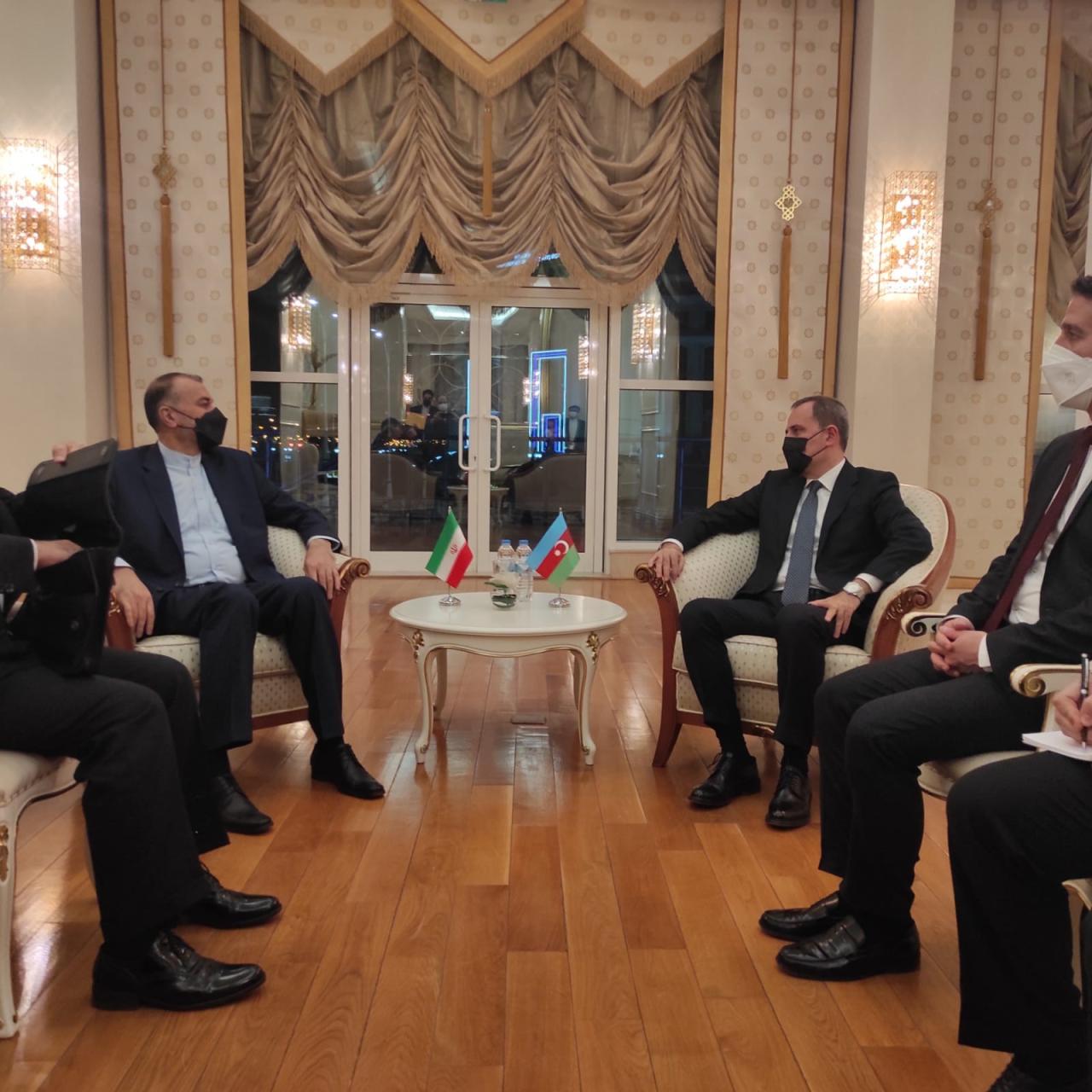 Azerbaijani, Iranian FMs mull current regional situation