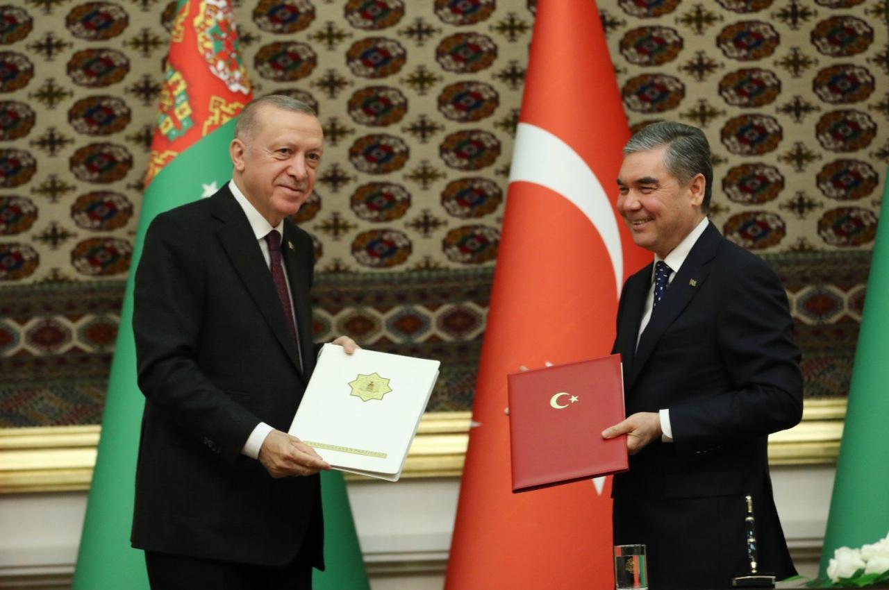 Turkey, Turkmenistan sign deals, strengthen ties in Erdogan's visit