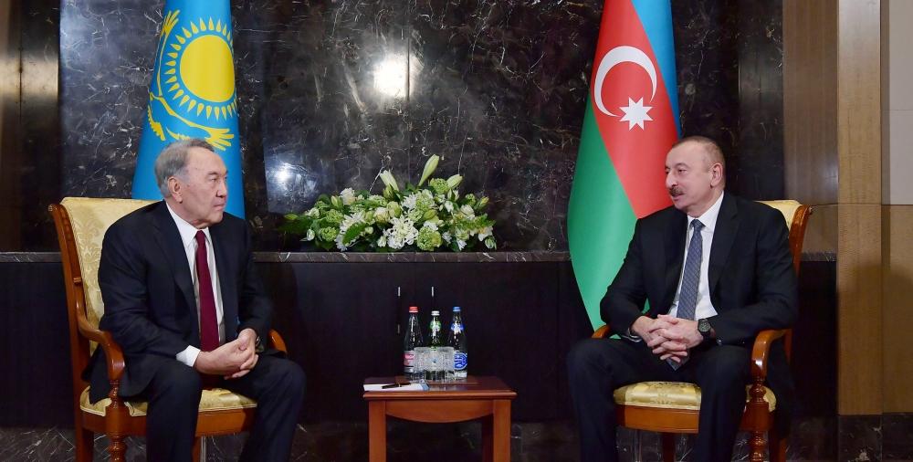 Azerbaijani leader, first Kazakh president mull dev't of ties [UPDATE]