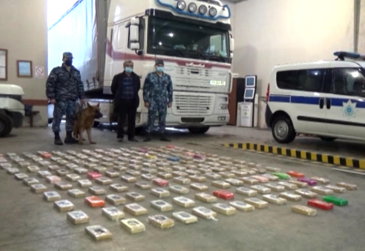 Azerbaijan seizes over 137 kg of heroin on border with Iran [VIDEO]