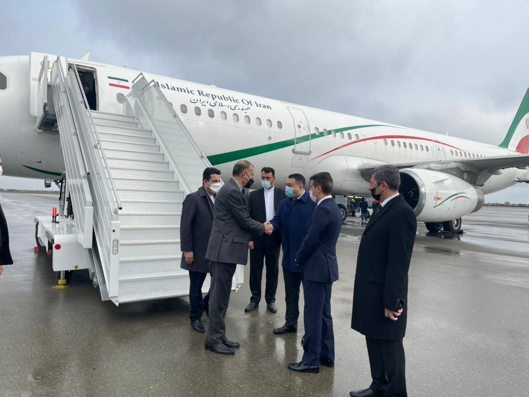 Iranian FM arrives in Azerbaijan