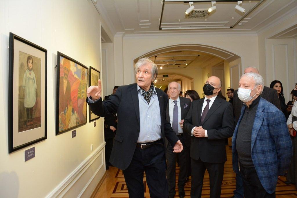 Baku hosts exhibition of eminent graphic artist [PHOTO]