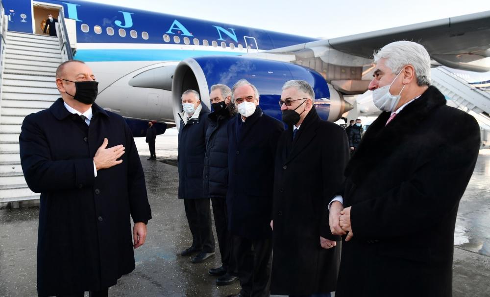 President Aliyev arrives in St Petersburg [PHOTO/VIDEO] - Gallery Image