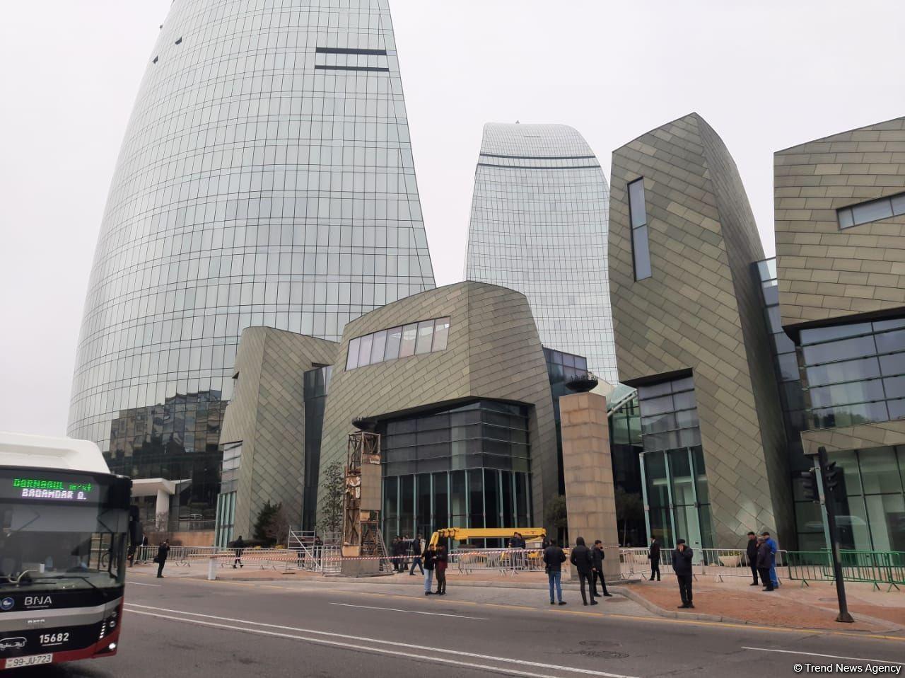 Explosion occurs in front of Flame Towers in Baku [PHOTO/VIDEO]