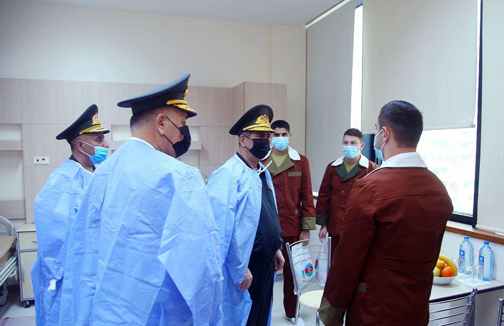 Leadership of Azerbaijan’s MoD visits military hospital on holiday [PHOTO]