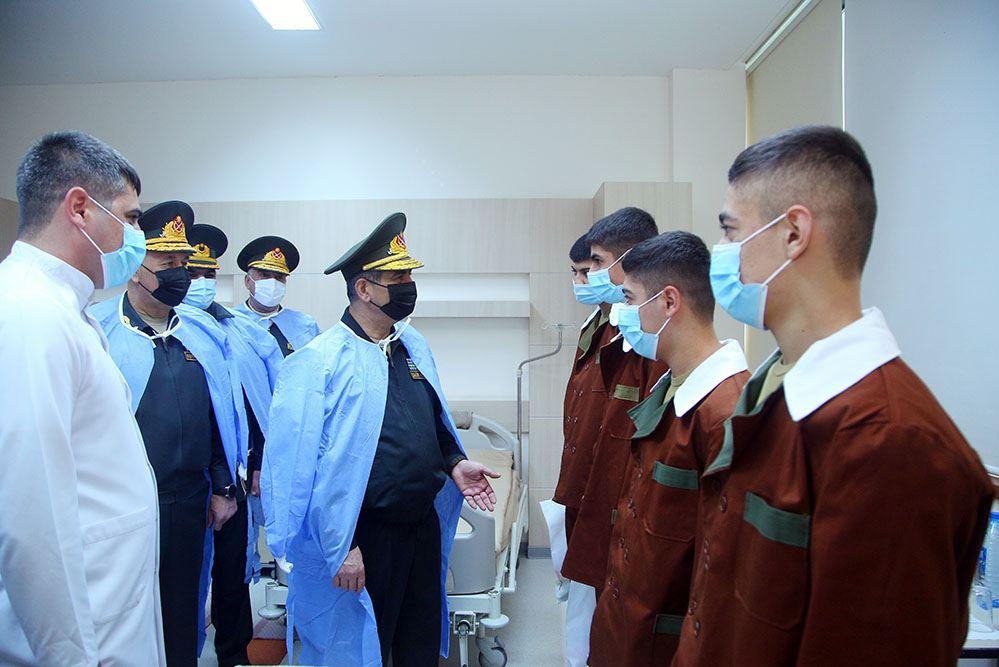 Leadership of Azerbaijan’s MoD visits military hospital on holiday [PHOTO] - Gallery Image