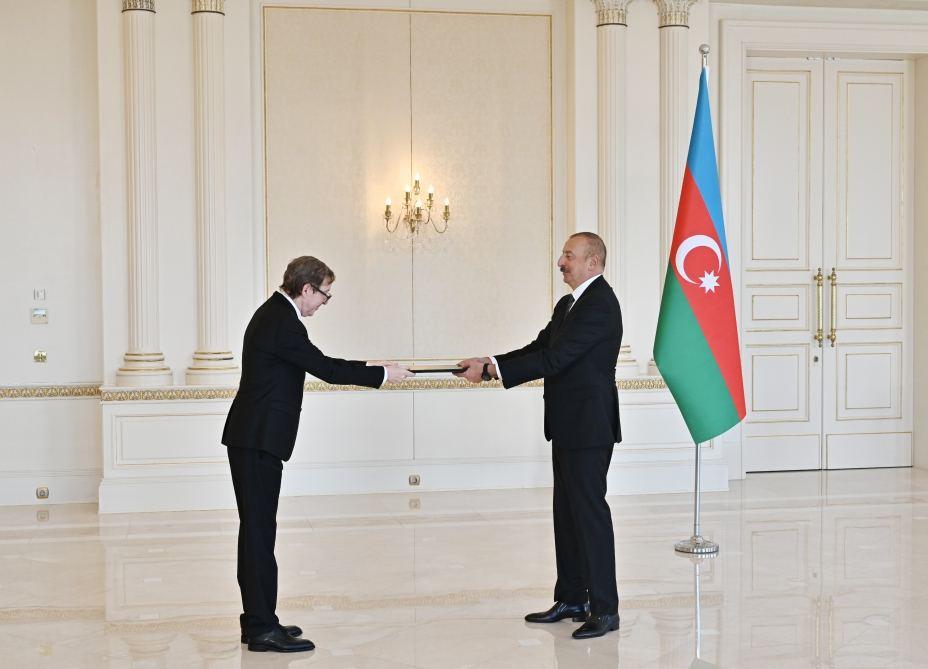 President receives newly-appointed Algerian envoy's credentials [UPDATE]